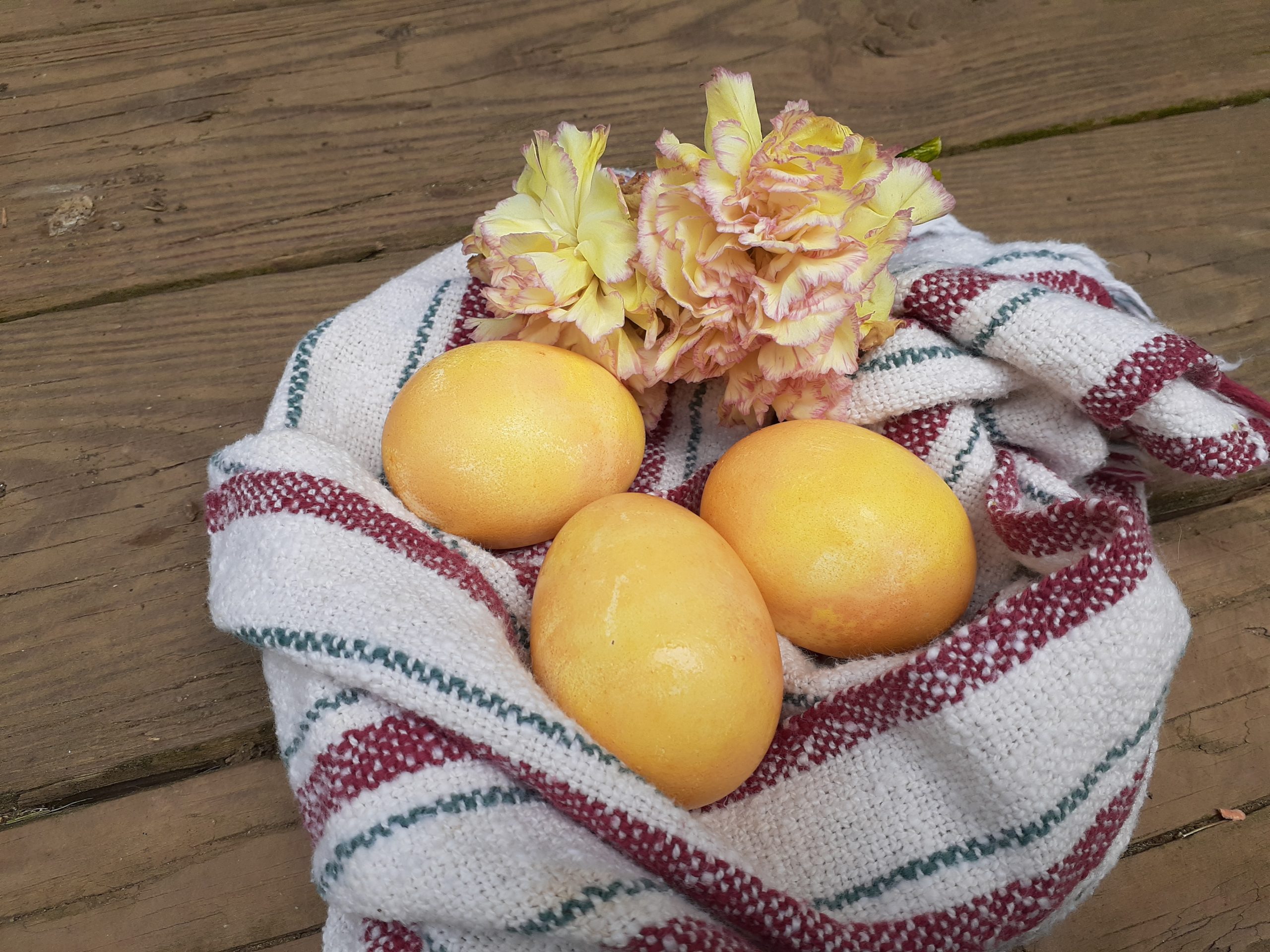 Naturally-Dyed Easter Eggs